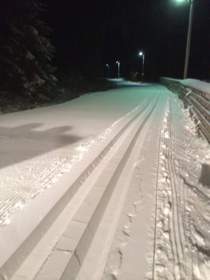 Roda Stugan Hedemora Buitenkant foto