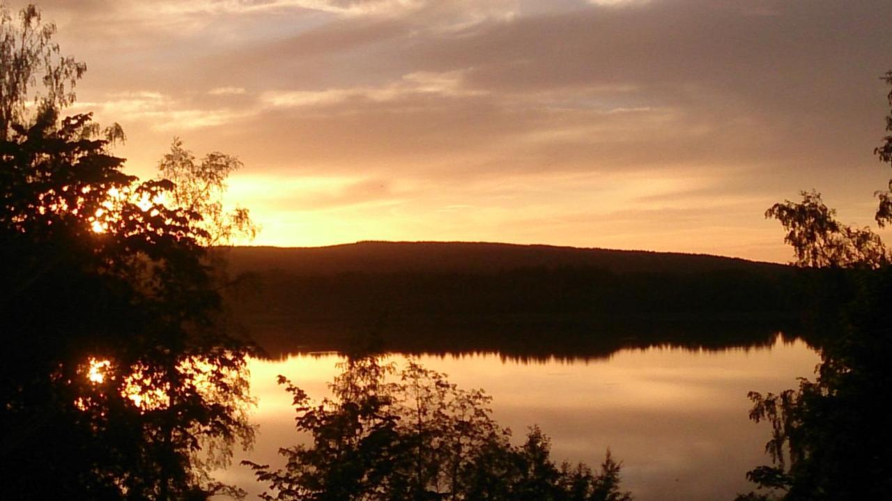 Roda Stugan Hedemora Buitenkant foto